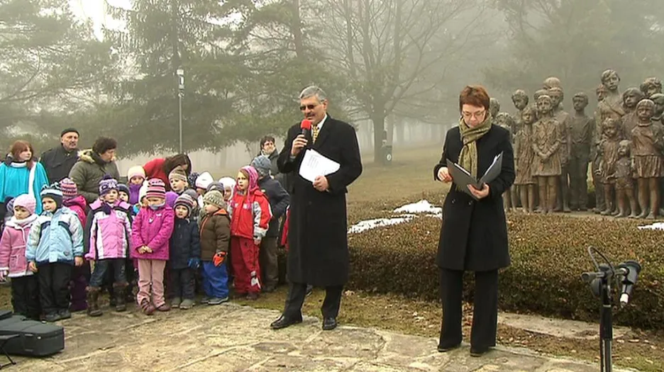 Slavnostní odhalení bronzového odlitku