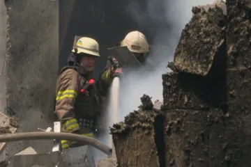 Pro záchranu jiných nasazují život. Charkovští hasiči se neobejdou bez neprůstřelných vest