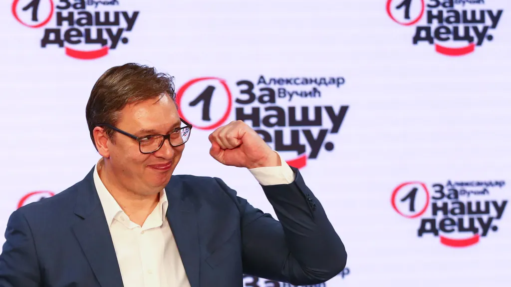 Alexandar Vučič oslavuje volební vítězství