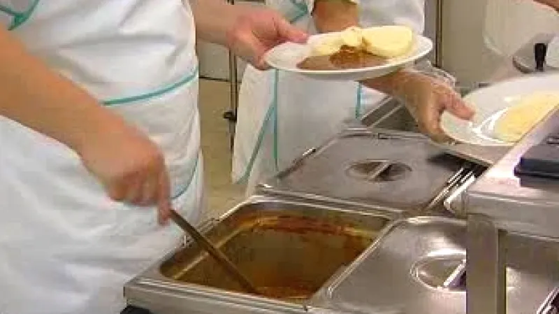 Organizace školních jídelen v Hradci Králové se má změnit.