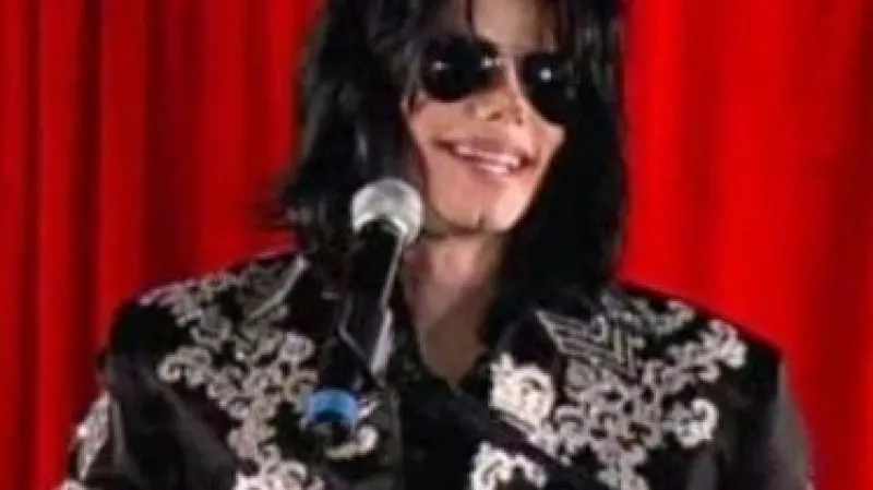 Americká pop star při londýnské tiskové konferenci 5.3.09