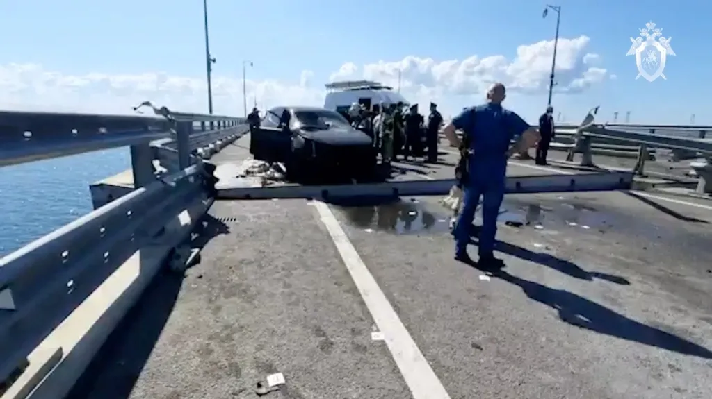 Krymský most poškozený při výbuchu