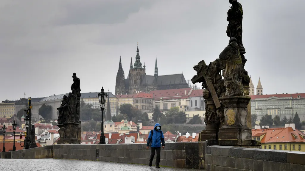 Pražský Karlův most bez turistů