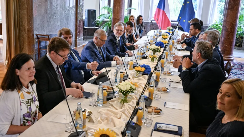 Jednání zvolených europoslanců v Kramářově vile