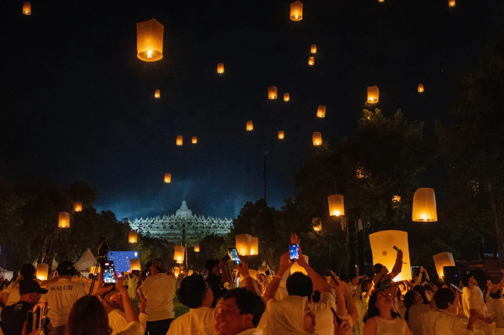 Buddhisté oslavili svátek Vesak, den narození Buddhy