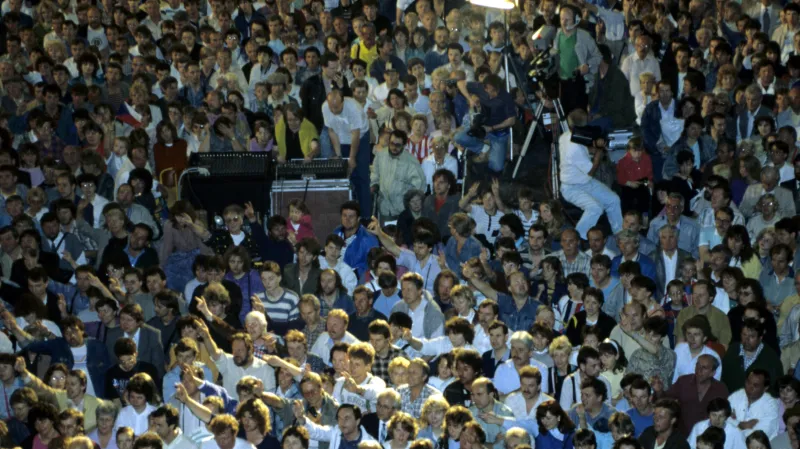 Shromáždění Občanského fóra půl roku od Listopadu