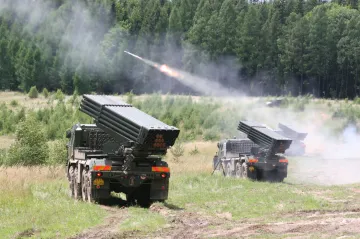 Česko podle Austina poslalo Ukrajině bojové vrtulníky. Dříve zaslané raketomety už jsou v boji