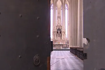 Svatý Jakub v novém kabátě vítá věřící