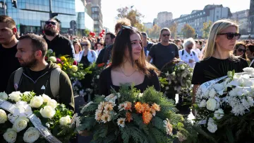 Srbové si připomínají smrt šestnácti lidí v Novém Sadu
