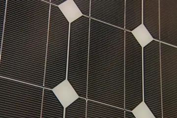 V Česku roste obliba fotovoltaik na balkoně. Často nejsou určeny pro tuzemský trh a hrozí pokuty