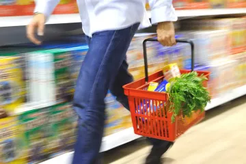 Ostrá svačinka – v mléčné rýži Müller byly kusy skla