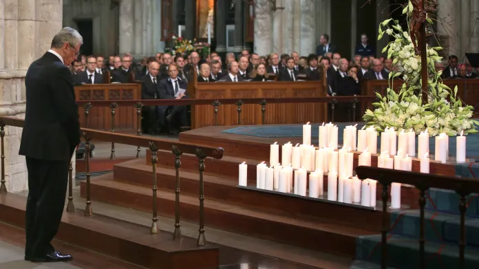 Joachim Gauck uctil památku obětí z letadla Germanwings