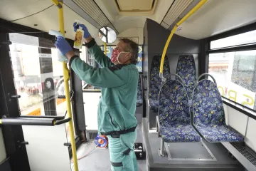 Dezinfekce MHD už stála dopravní podniky desítky milionů. Pomohly jim i města a kraje