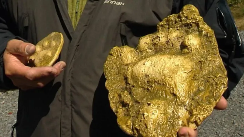 Stopa medvěda odlitá na Radhošti