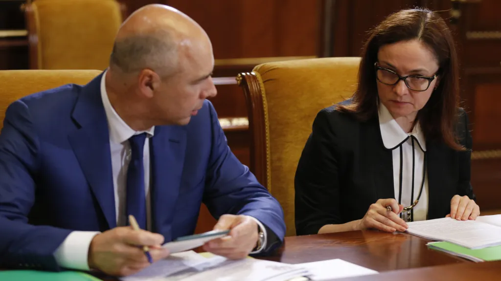 Ruský ministr financí Siluanov v hovoru s guvernérkou centrální banky