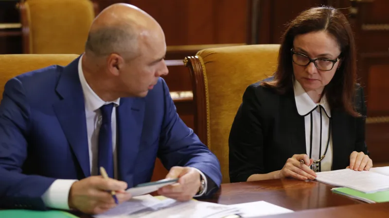 Ruský ministr financí Siluanov v hovoru s guvernérkou centrální banky