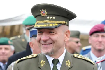 Změny ve vedení armády. Zástupce náčelníka generálního štábu Baloun končí, nahradí ho Zůna