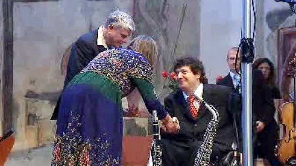 Jiří Kříž přebírá Cenu Olgy Havlové