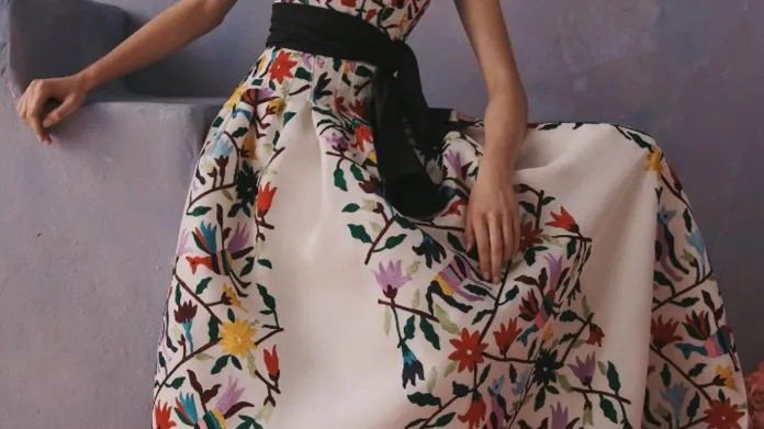 Kontroverzní šaty značky Carolina Herrera