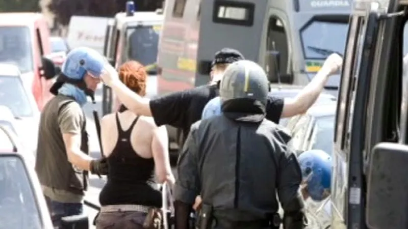 Policie zasahuje proti demonstrantům