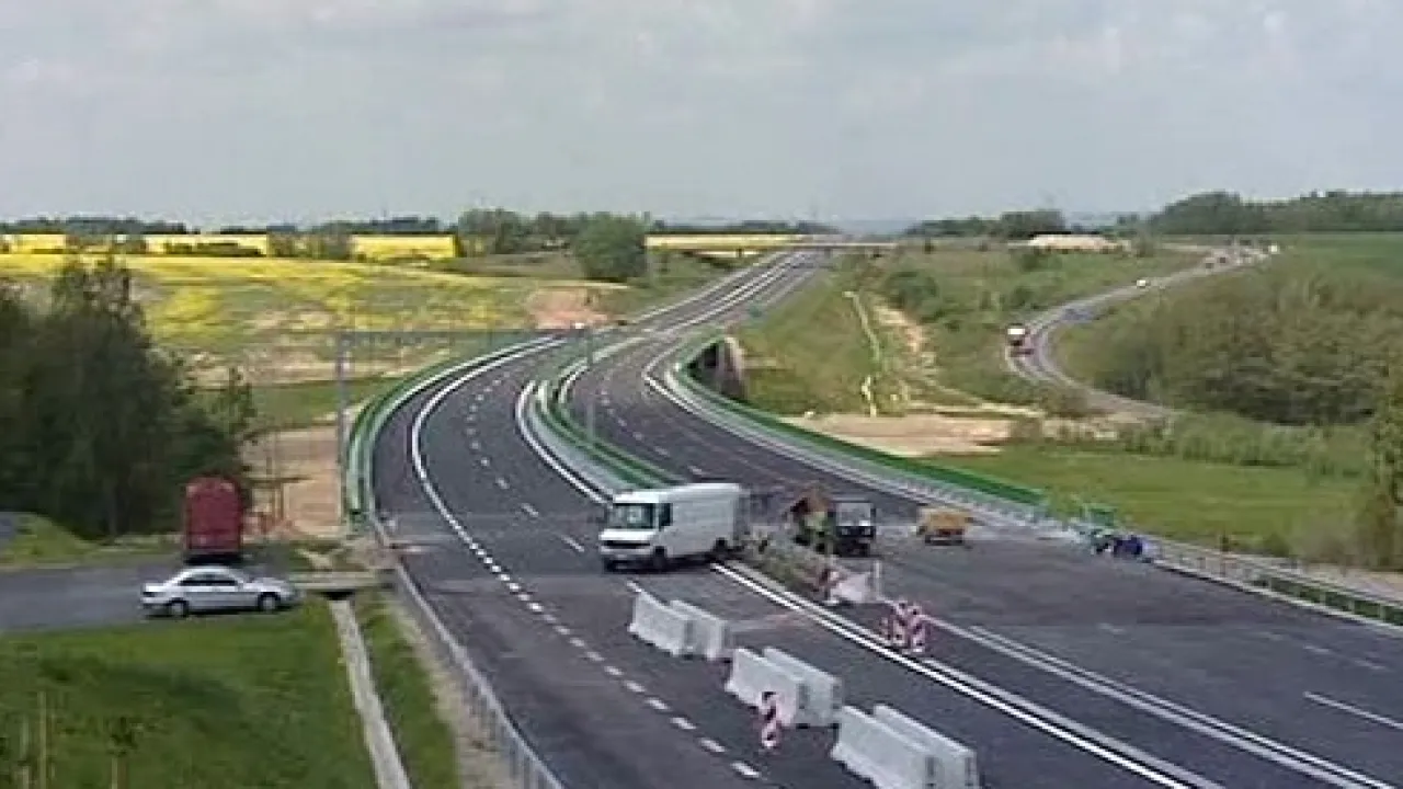 Senátoři připravili petici za dostavbu R6 — ČT24 — Česká televize