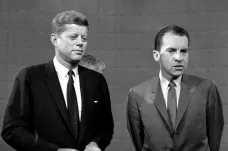 V první televizní debatě kandidátů na prezidenta v USA dominoval Kennedy. Nixon podcenil vizáž