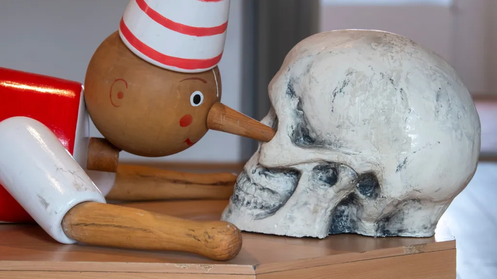 Z výstava Jiřího Surůvky Strůjci války v GASK