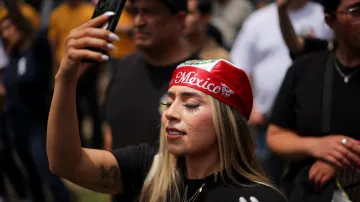 Tisíce lidí nejen v Los Angeles protestovaly proti imigrační politice Donalda Trumpa