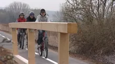 Cyklostezka vede po bývalé železniční trati