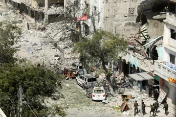 Skupina Šabáb v Somálsku znovu zaútočila. Při atentátu v Mogadišu zemřely tři desítky lidí