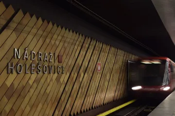 Místo metra jezdí z centra Prahy na Ládví tramvaje. Dopravní podnik opravuje zabezpečovací zařízení