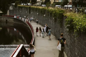 Nákladná opatření, která odráží hlavně priority ANO, říkají k programu vlády analytici