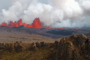 Islandská sopka druhým dnem chrlí lávu
