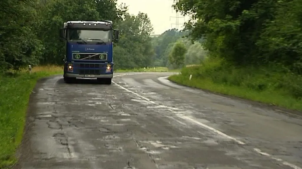 Poškozená silnice u Štramberka