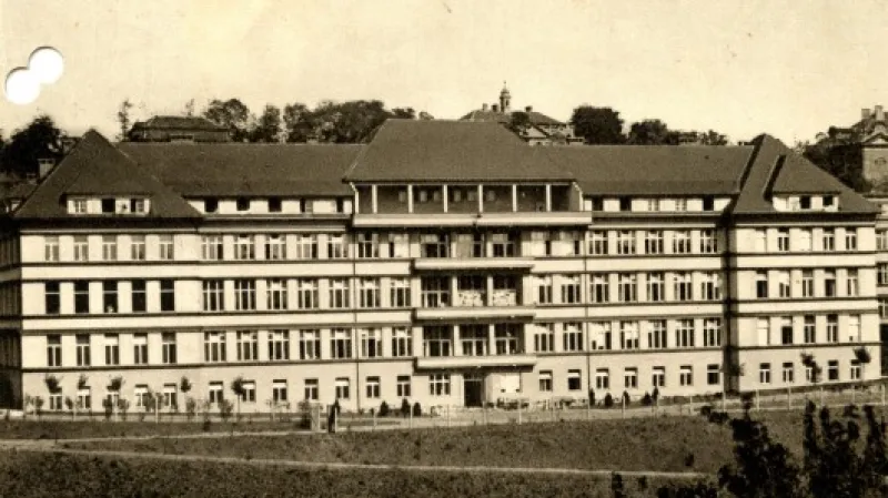 Chirurgický pavilon Nemocnice na Bulovce, kam byl zraněný Heydrich přivezen. Zdroj: Soukromý archiv Jaroslava Čvančary