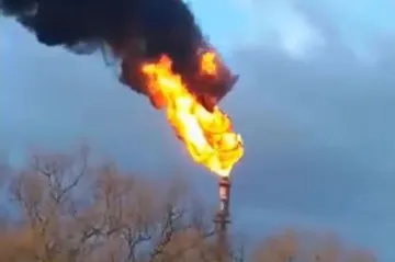 Unipetrol kvůli výpadku spaluje přebytečné plyny. Lidem se omluvil za „zvukové, světelné a kouřové efekty“