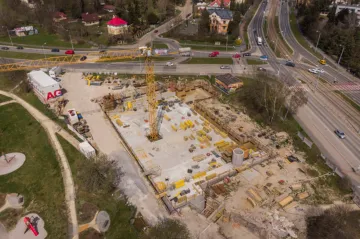 V centru Plzně vzniká nádrž na splaškovou vodu, podle kritiků je málo ekologická