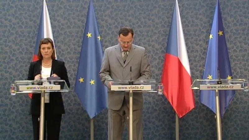 Brífink premiéra Petra Nečase a předsedkyně ERÚ Aleny Vitáskové