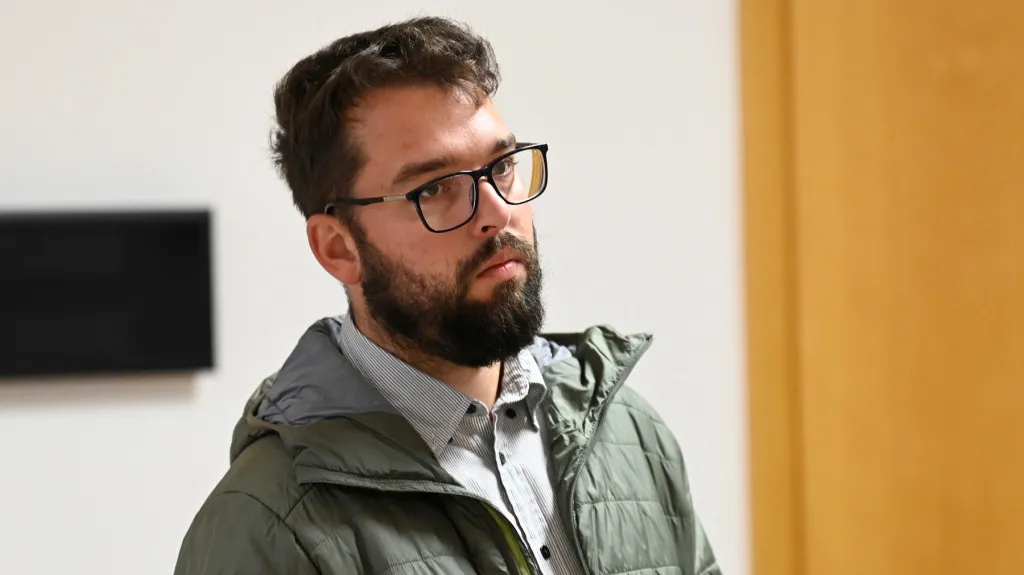 Obžalovaný Jiří Kotek u soudu ve Zlíně