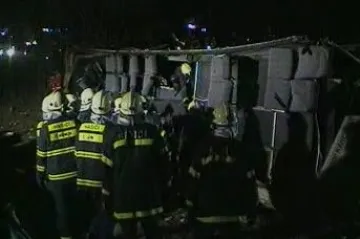 Obyvatelé Karlových Varů si připomínají tragickou nehodu u Nažidel