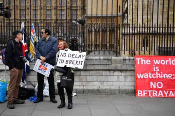 Francie pohrozila, že zamítne odklad brexitu. Chce od Mayové záruky
