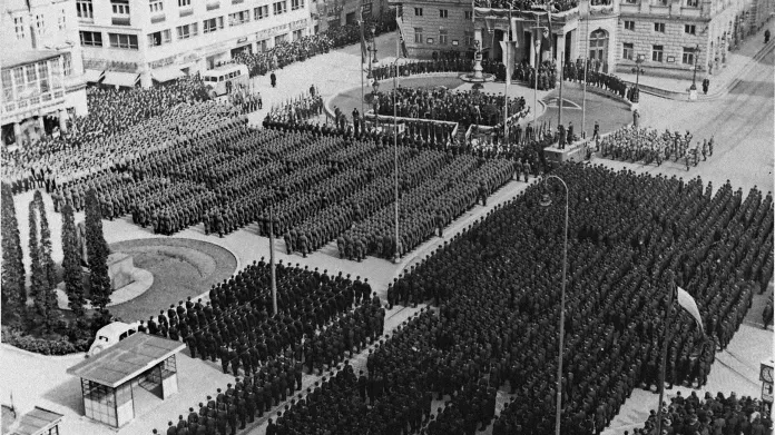 Hlinkova garda a slovenská armáda při oslavě státního svátku v Bratislavě, 14. 3. 1941