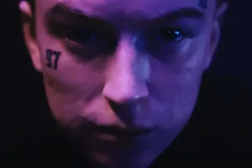 Nejlepší kokain v Praze, rap a Adam Mišík točený na telefon. Nový film BANGER. představuje ukázku