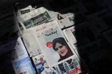 V Íránu pokračovaly protesty kvůli úmrtí mladé ženy zadržené mravnostní policií