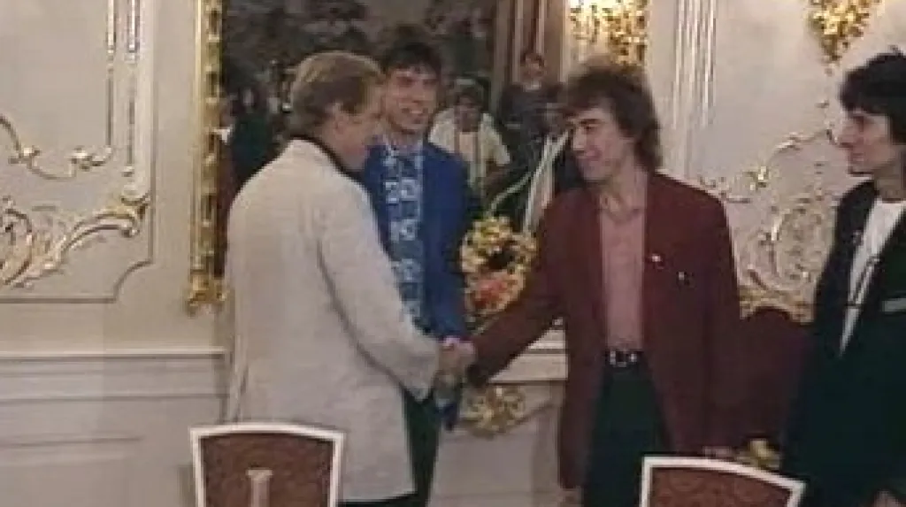 Václav Havel vítá Rollng Stones na Pražském hradě