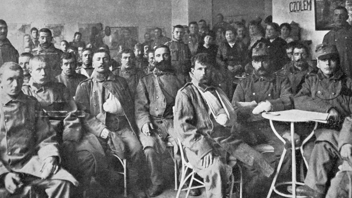 Zranění čeští vojáci v roce 1914
