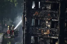 „Závažné nedostatky.“ Uniklá zpráva kritizuje londýnské hasiče za zásah u požáru domu Grenfell 