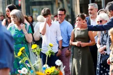 Před rokem zabíjel řidič dodávky na slavné ulici La Rambla. Španělsko si připomíná oběti teroru