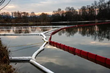 Vodu v jezeře mají před hustopečskou havárií chránit larsenové stěny