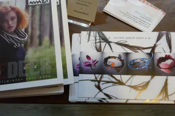 Šperk Simony Kafkové prosvěcuje šedivé dny